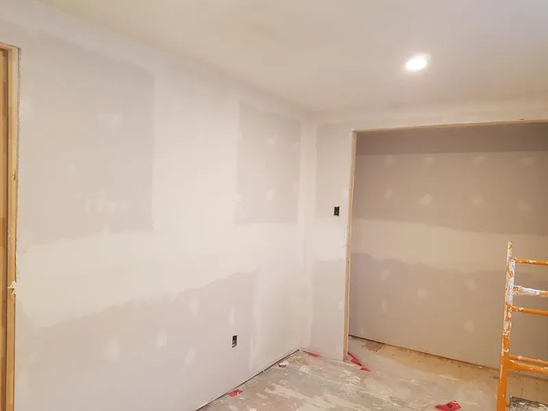 Tirage de joints et plâtrage professionnel réalisé à Sherbrooke avec finition parfaitement lisse